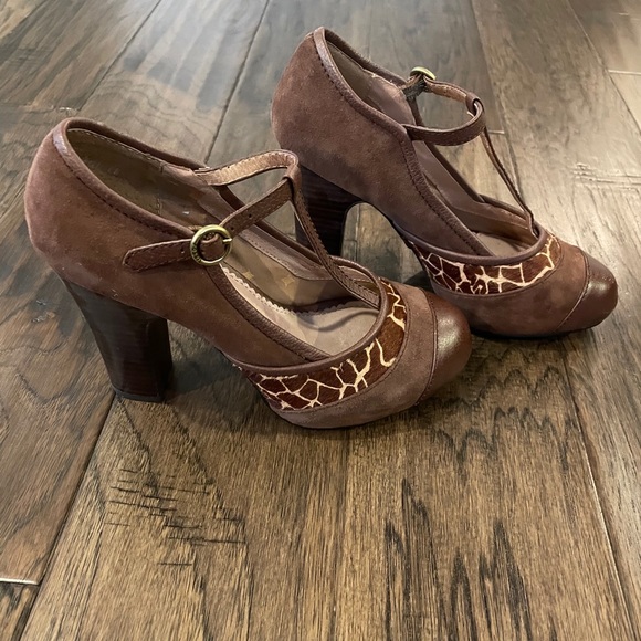 Fossil Giraffe Brown Heels - Picture 8 of 10